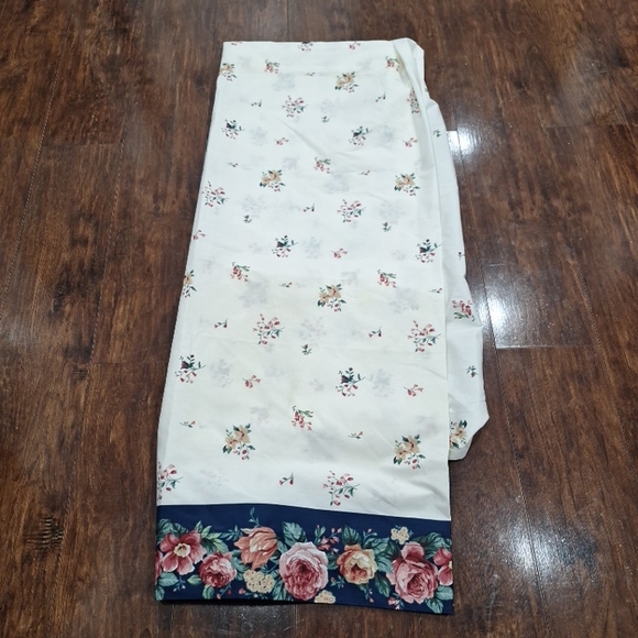 JCPenney Floral Bedding with Navy Border.never Used - Picture 1 of 5
